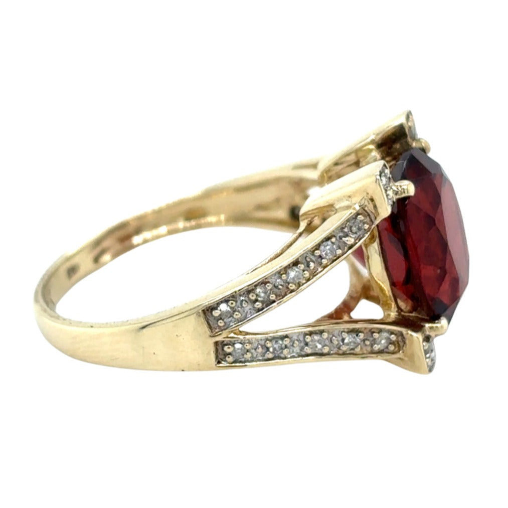 Vintage 10k Yellow Gold Garnet and Diamond Size 5.75 Ring 4.5g
