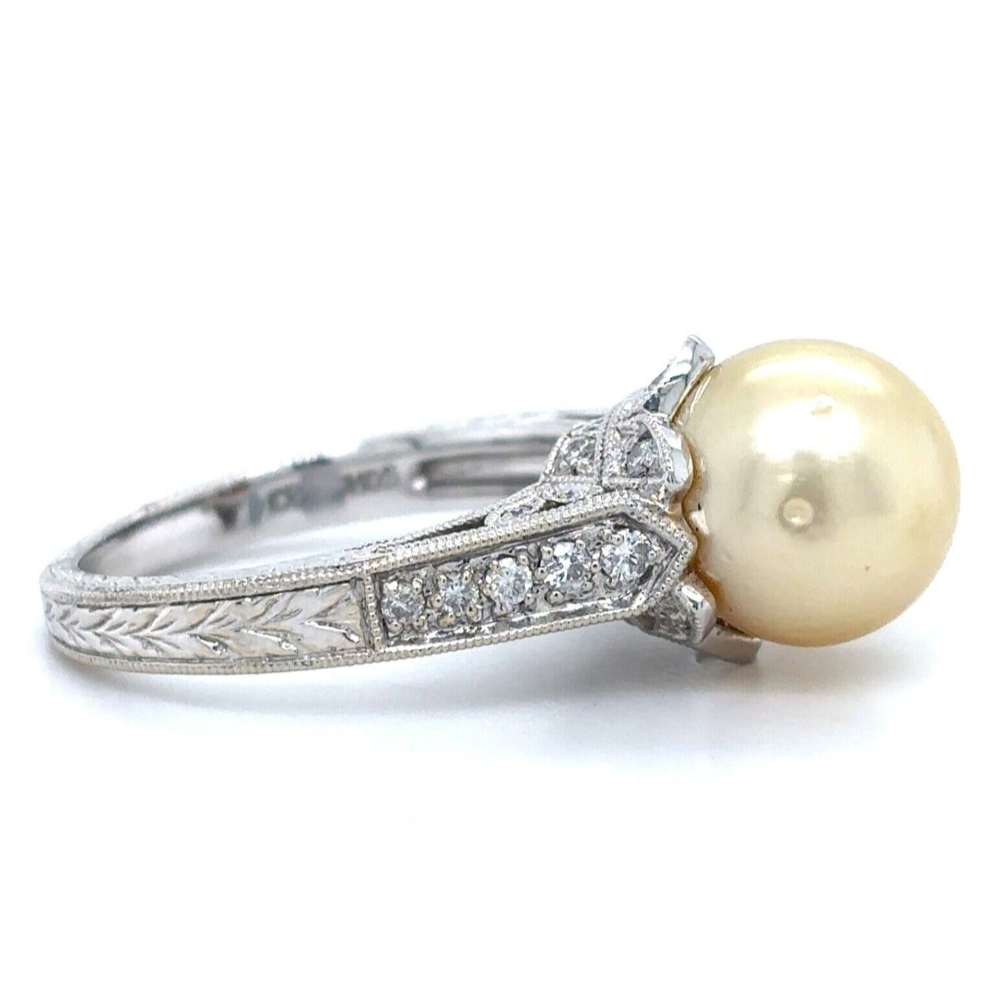 14k White Gold Pearl Solitaire Size 7 Ring with 1/3ctw Diamond 6.3g