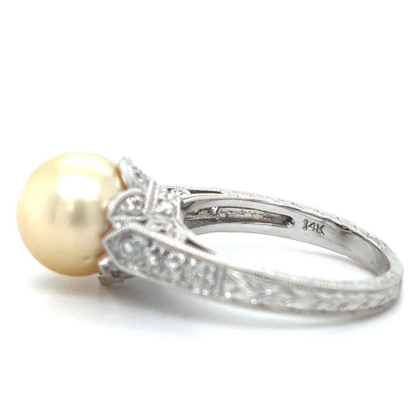 14k White Gold Pearl Solitaire Size 7 Ring with 1/3ctw Diamond 6.3g