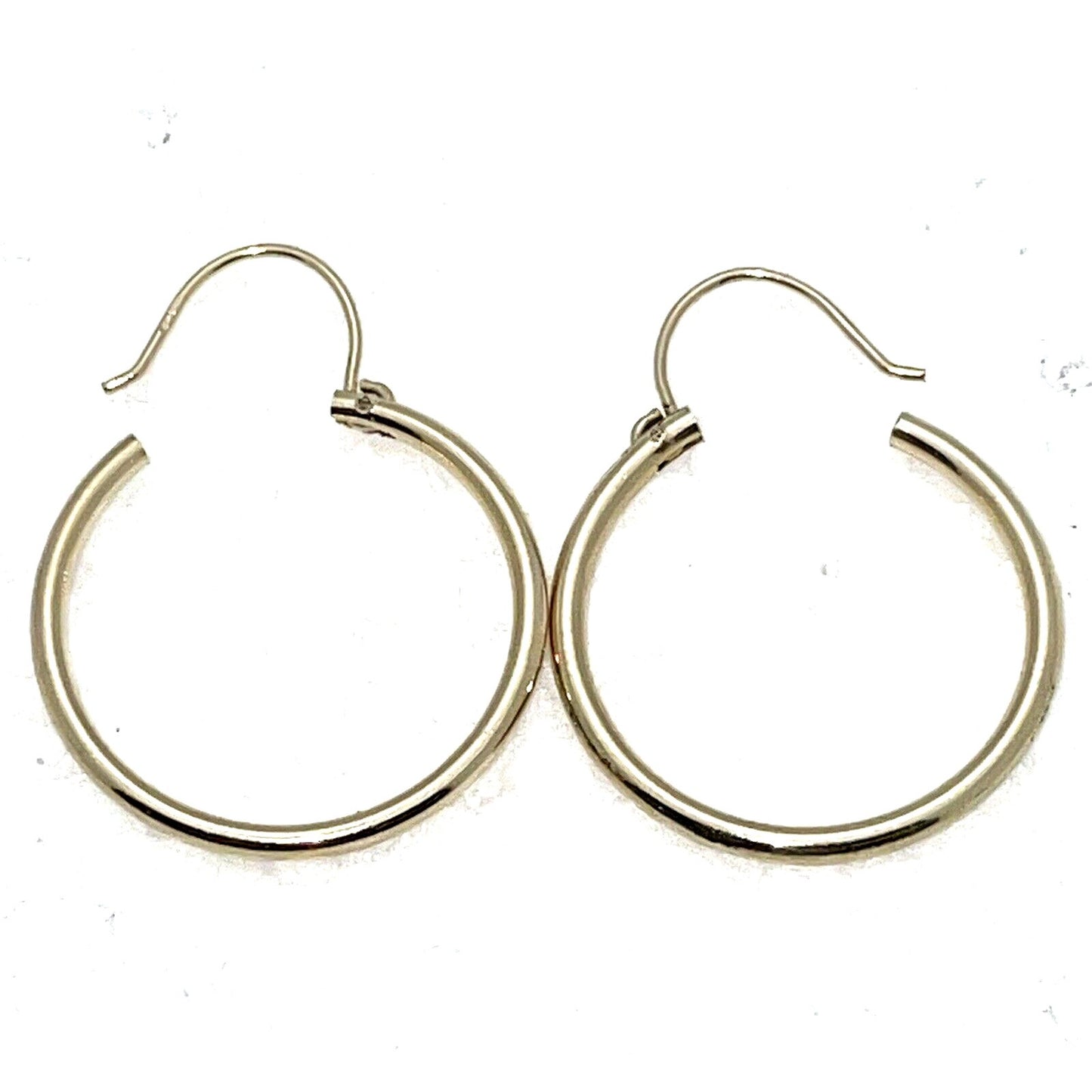 14K Yellow Gold Hollow Hoop Earrings 1.1g Lightweight Womens Jewelry
