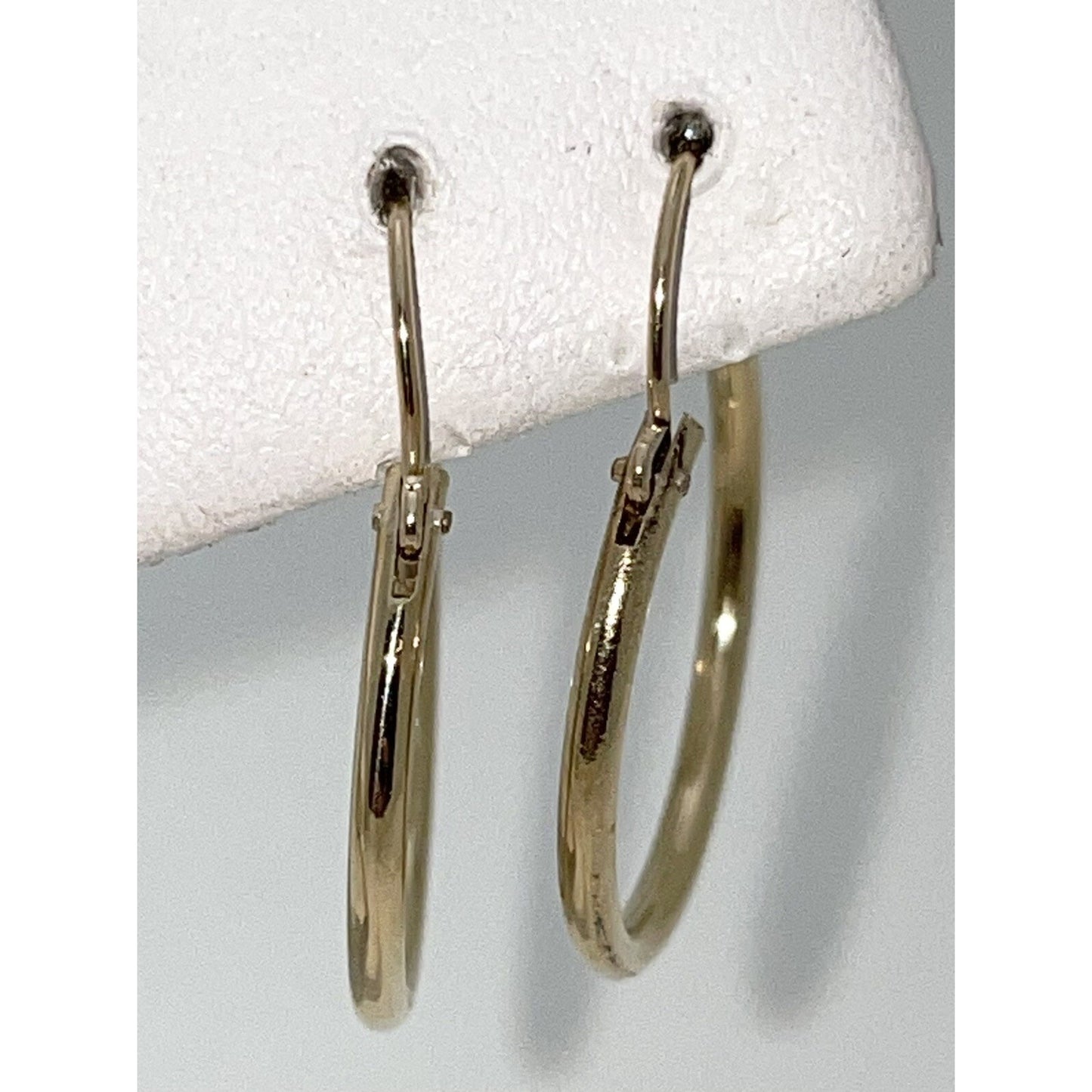 14K Yellow Gold Hollow Hoop Earrings 1.1g Lightweight Womens Jewelry