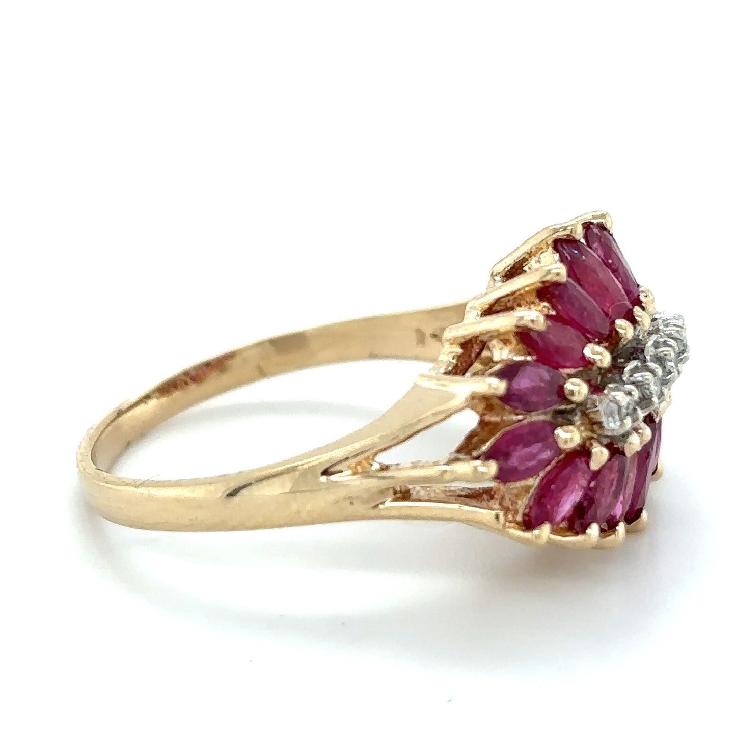 10K Yellow Gold Ruby & Diamond Ring 4.2g Size 7.25