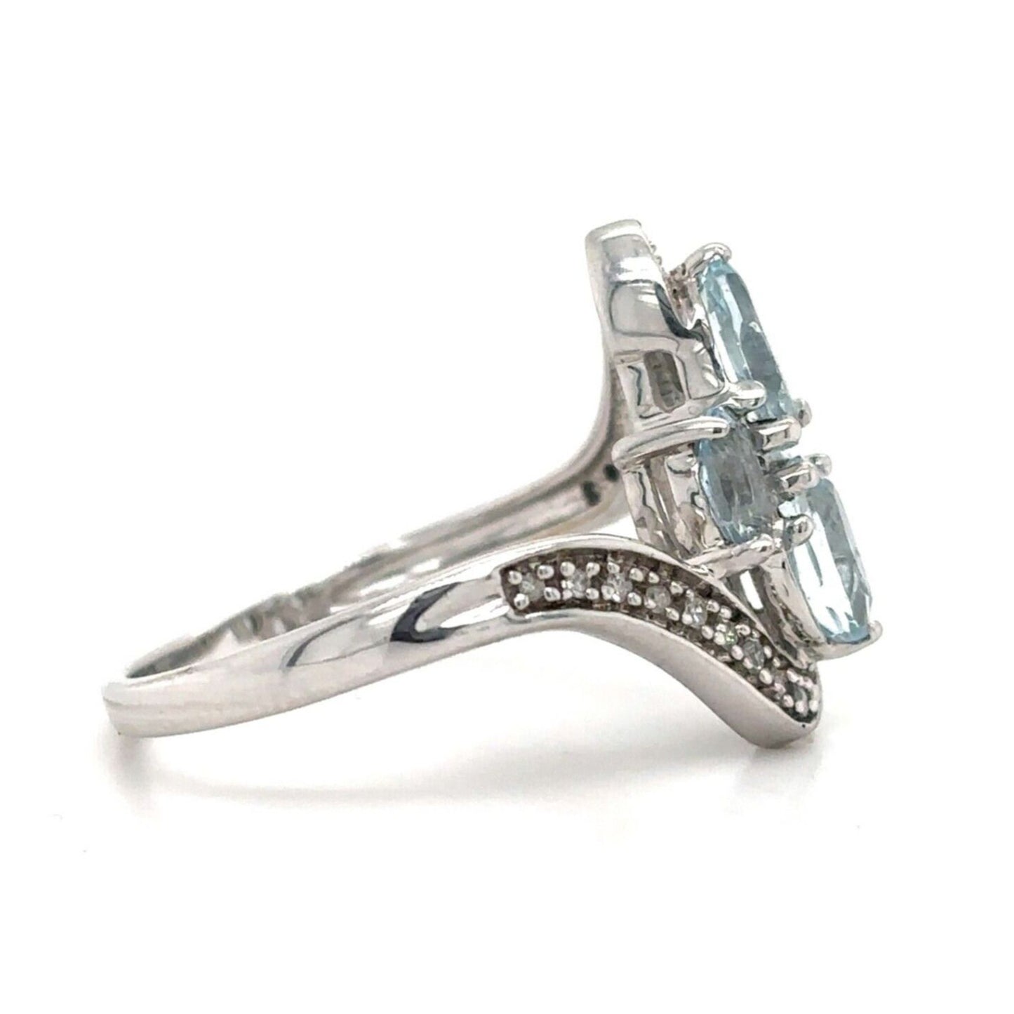 10k White Gold 1/4ctw Aquamarine and Diamond Size 7.25 Ring 3.4g