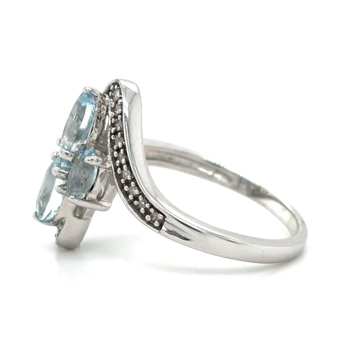 10k White Gold 1/4ctw Aquamarine and Diamond Size 7.25 Ring 3.4g
