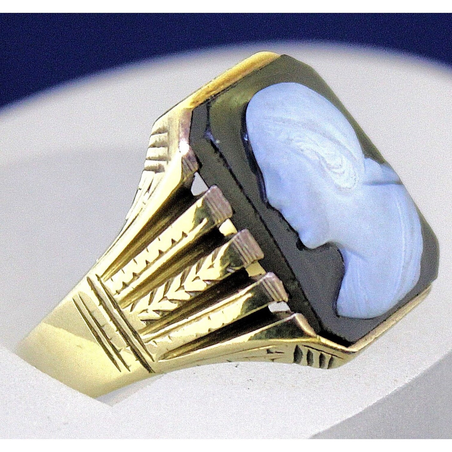 Black Cameo 10k Yellow Gold Size 10 Ring 7.6g