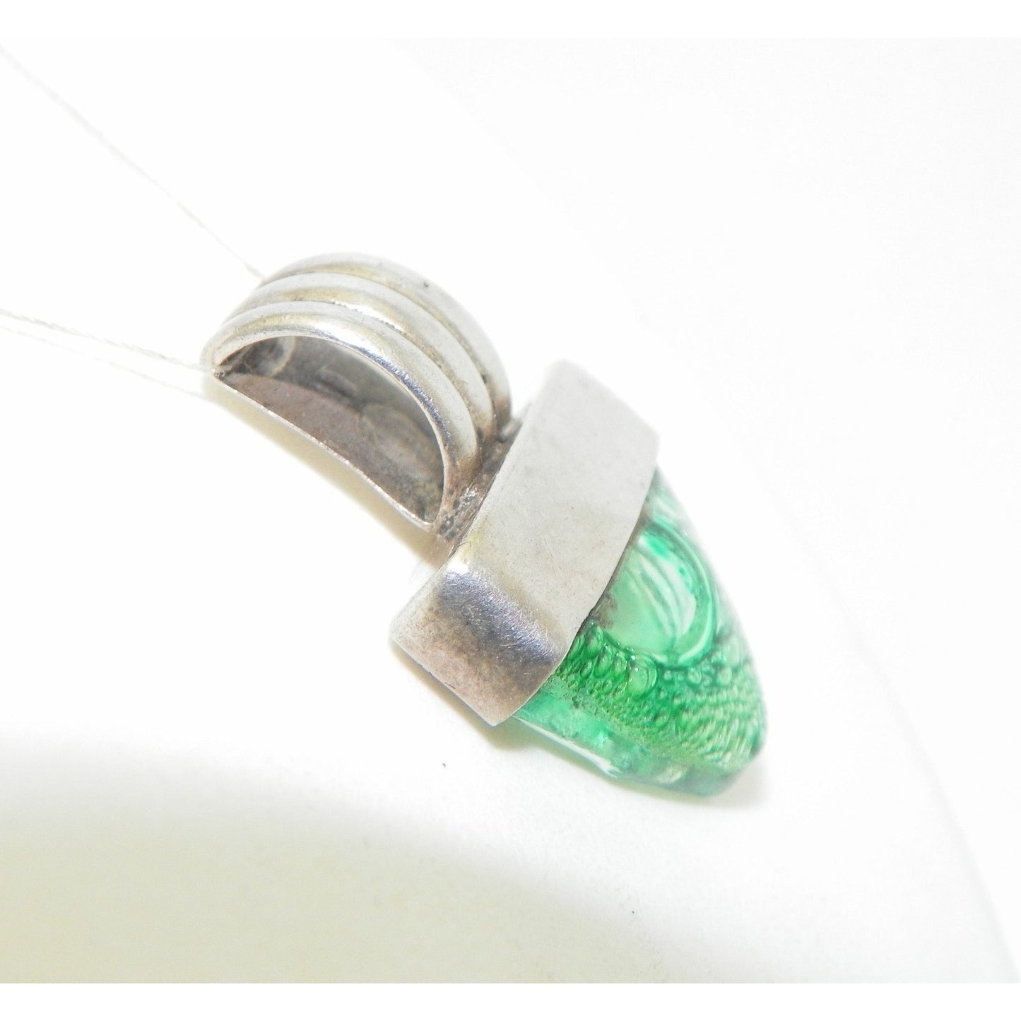 Green Glass Pendant .925 Sterling Silver 4.2g Modern Design For Jewelry Lovers