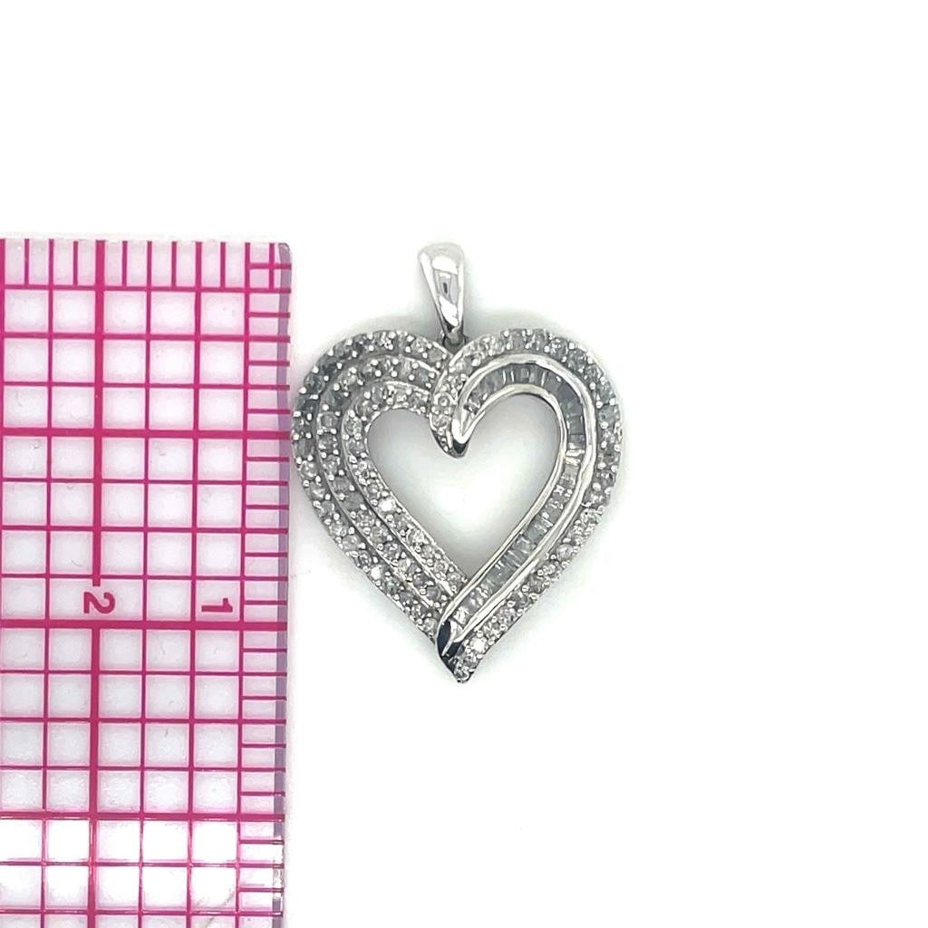 1 ct Diamond Heart Pendant 10 k White Gold 3.2 g