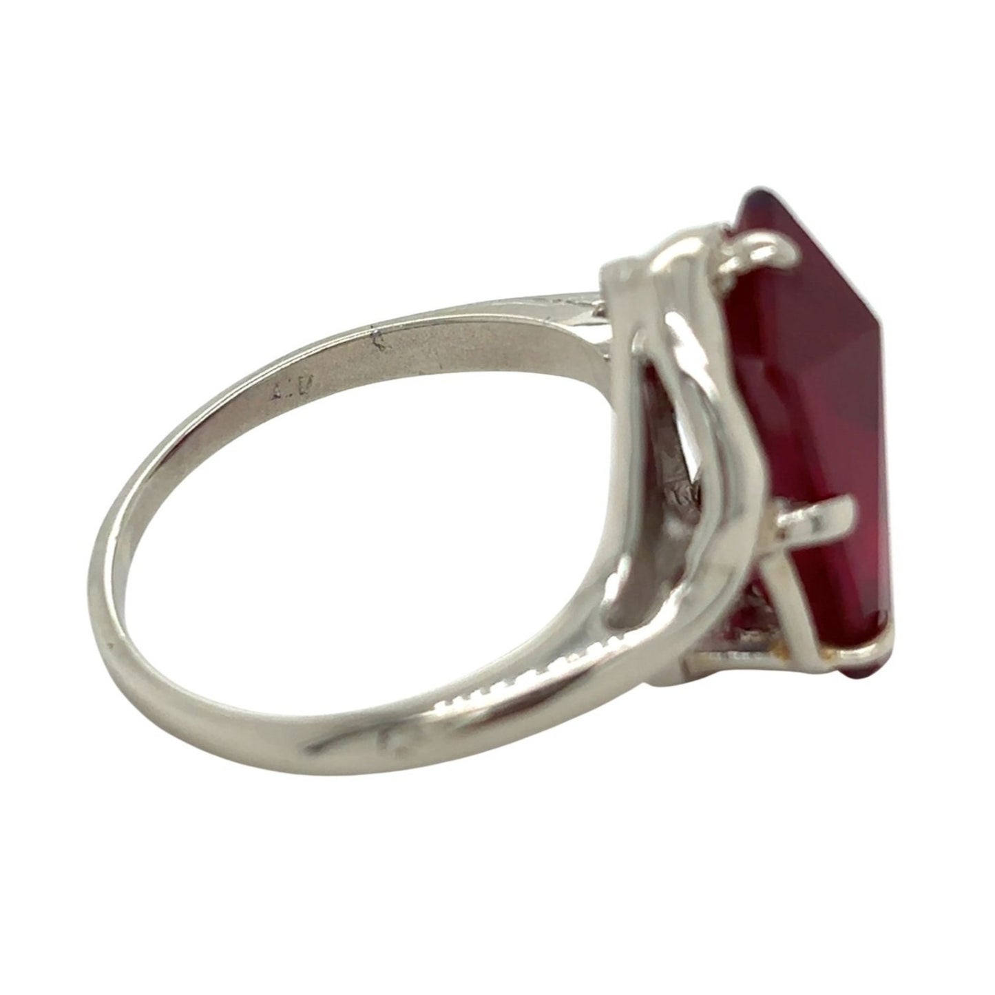 10k White Gold Ruby Solitaire Size 7.5 Ring 5.2g