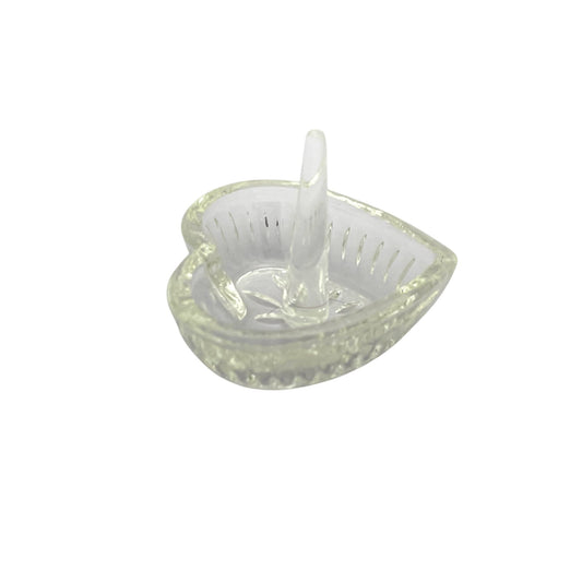 Sm Heart-Shaped Clear Glass Ring Holder With Diamond Pattern Design