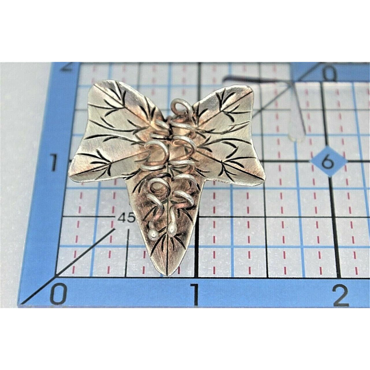 Vintage Solid .925 Sterling Silver Floral Pendant 7.4g Leaf Design