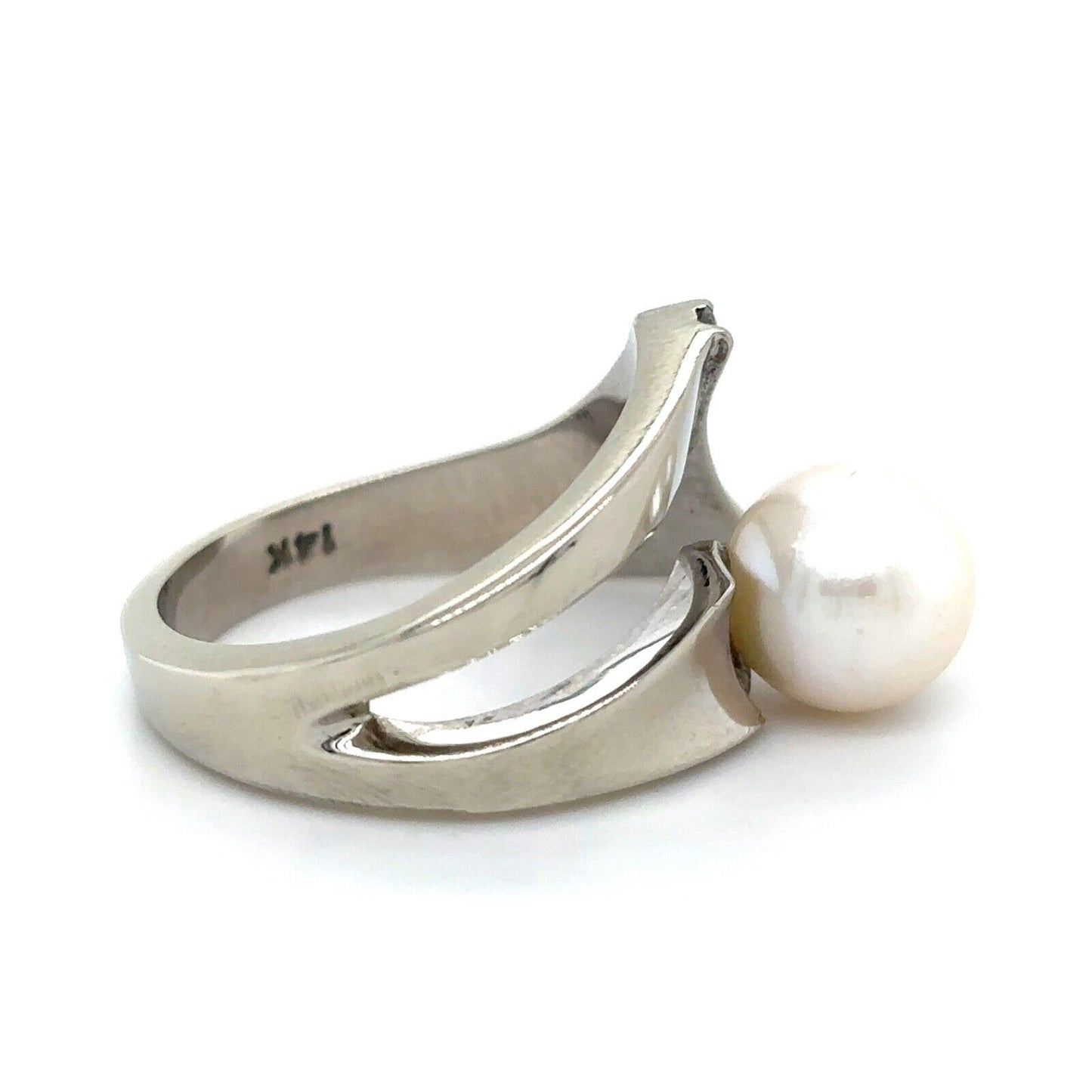 14K White Gold Ring W/ Pearl & 1/10ctw Diamonds Size 6 7g Elegant Modern Design Stunning Gift Or Statement Piece