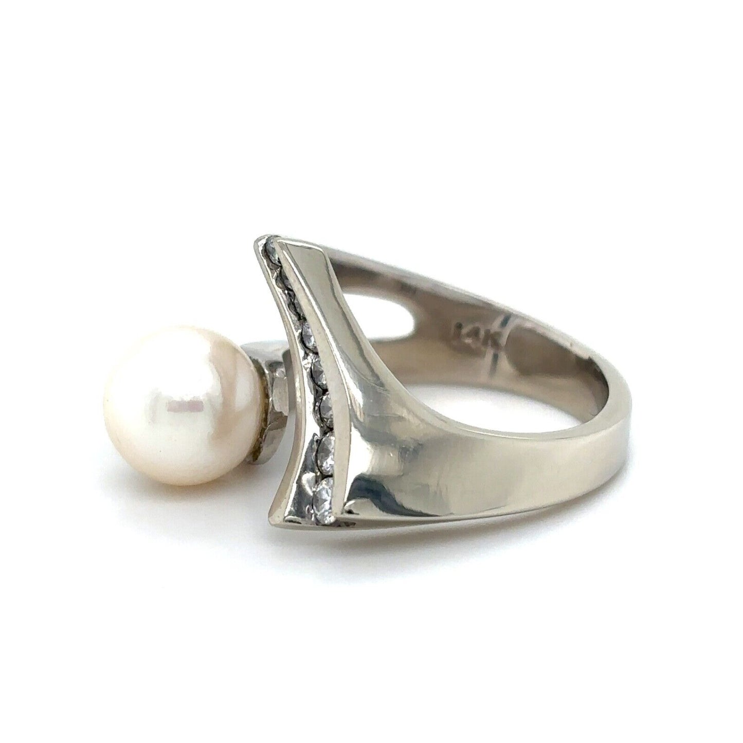 14K White Gold Ring W/ Pearl & 1/10ctw Diamonds Size 6 7g Elegant Modern Design Stunning Gift Or Statement Piece