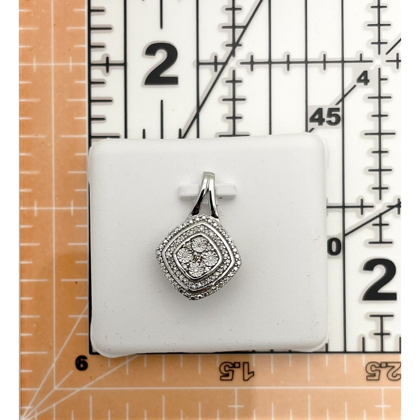 Sterling Silver 1/8 Ctw Diamond  Pendant Round