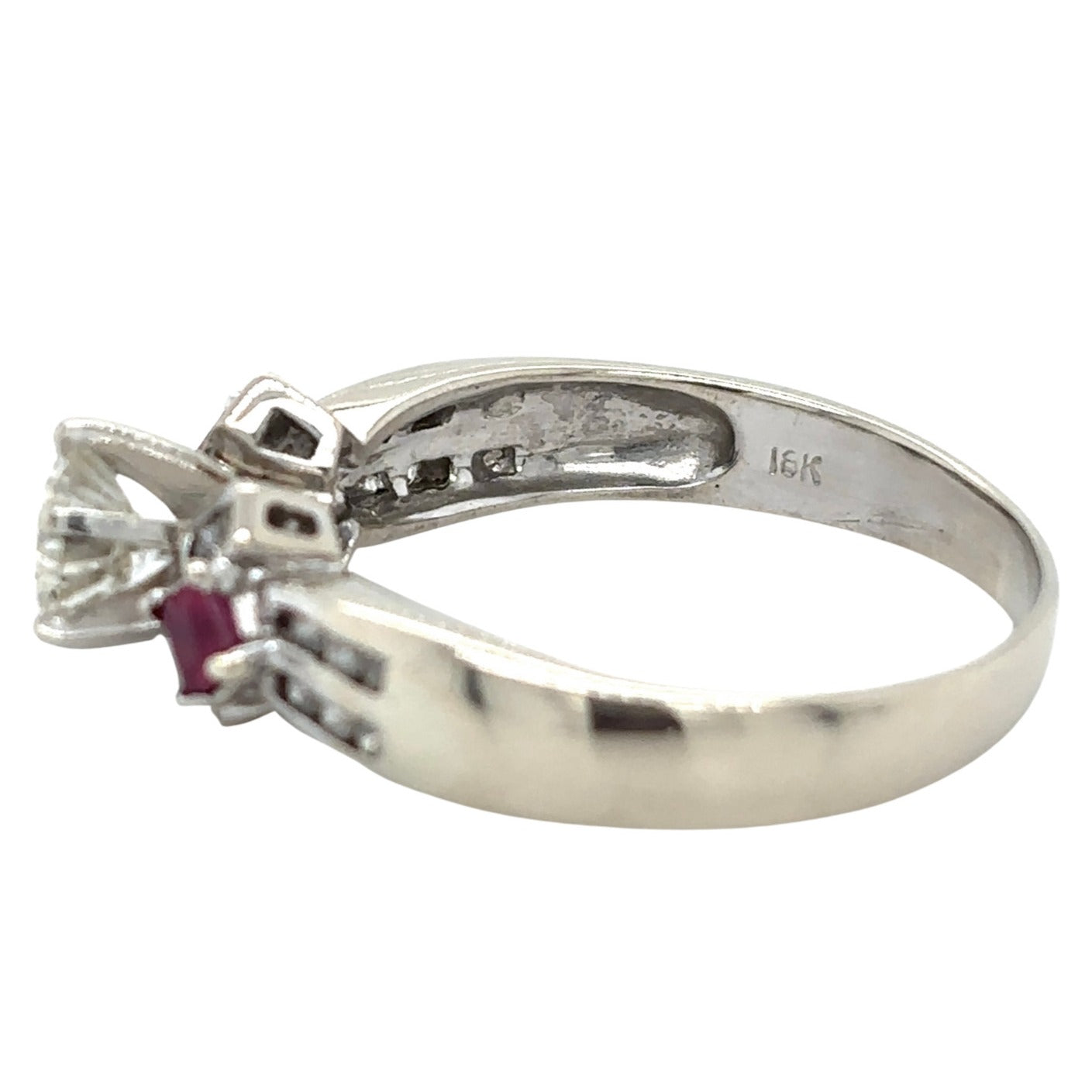 18k White Gold 3/4ctw Diamond & Ruby Size 9 Ring 4.5g (Center Stone Chipped)