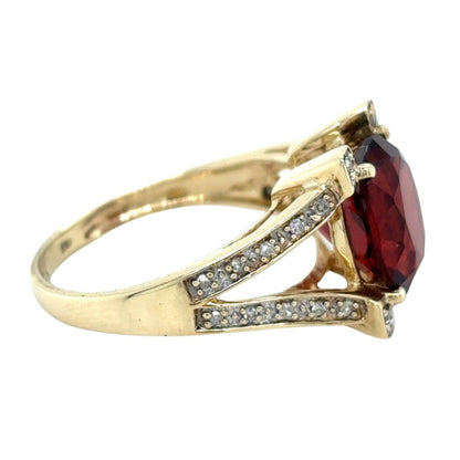 Vintage 10k Yellow Gold Garnet and Diamond Size 5.75 Ring 4.5g