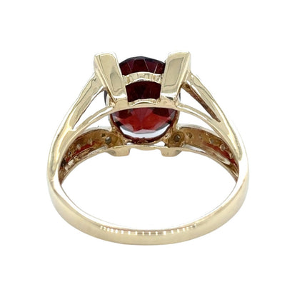 Vintage 10k Yellow Gold Garnet and Diamond Size 5.75 Ring 4.5g