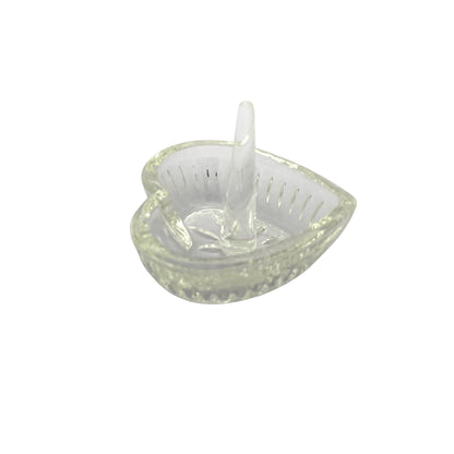 Sm Heart-Shaped Clear Glass Ring Holder With Diamond Pattern Design