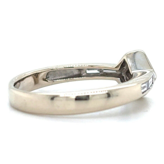 1/4 ctw Diamond Illusion & Accent Ring 14k White Gold 3.4 g Size 6