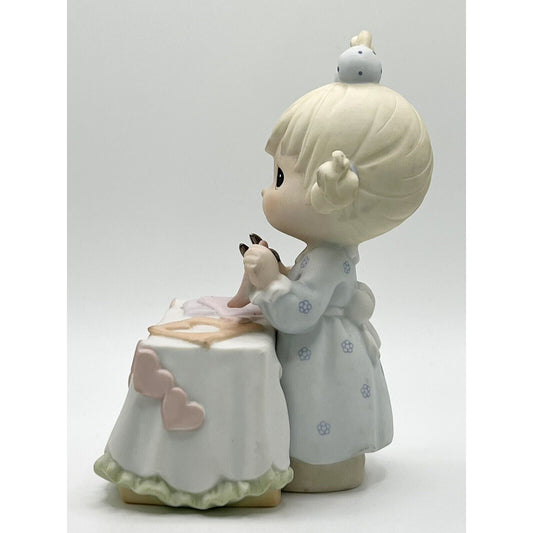 Precious Moments 2000 Giving My Heart Freely Figurine 650013