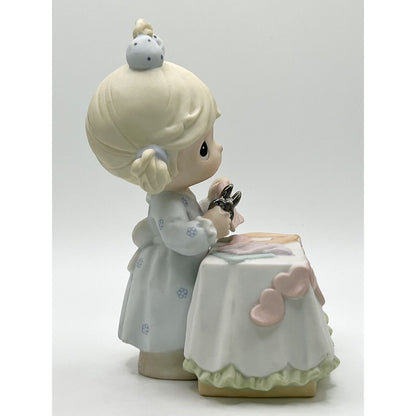 Precious Moments 2000 Giving My Heart Freely Figurine 650013