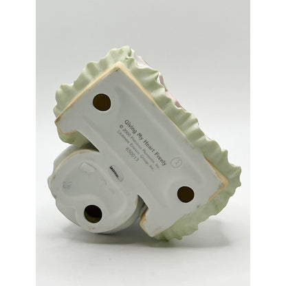 Precious Moments 2000 Giving My Heart Freely Figurine 650013