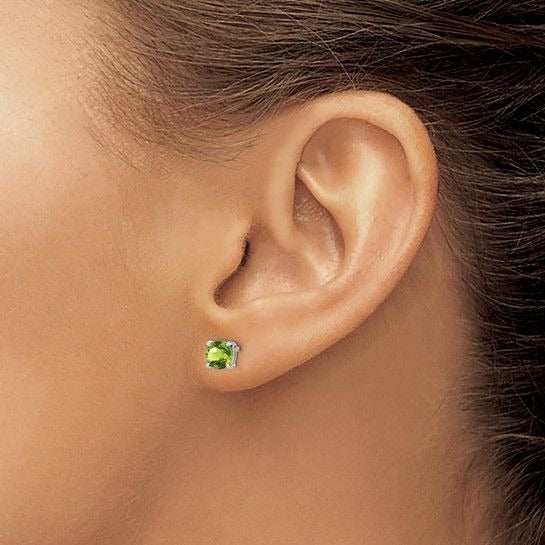 14K White Gold 5mm Round Peridot Stud Earrings With Backs